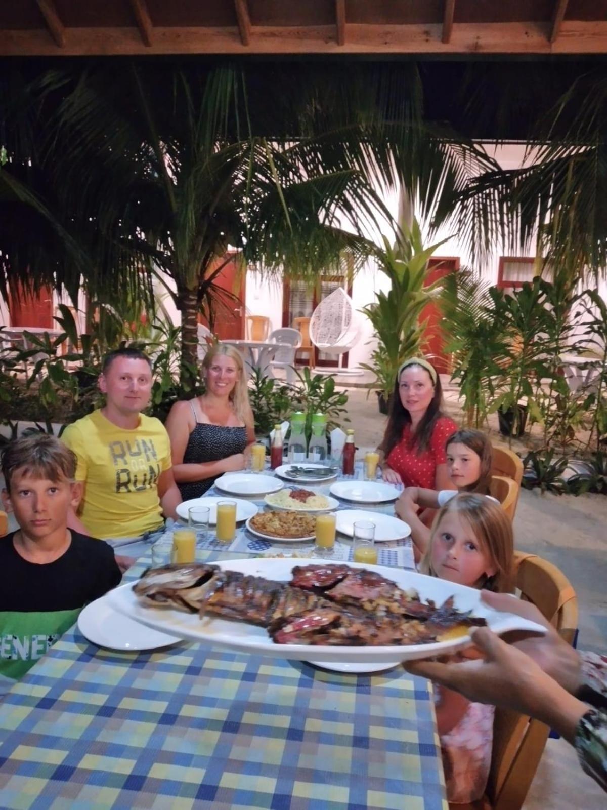 Sunrise Inn Thoddoo Bagian luar foto