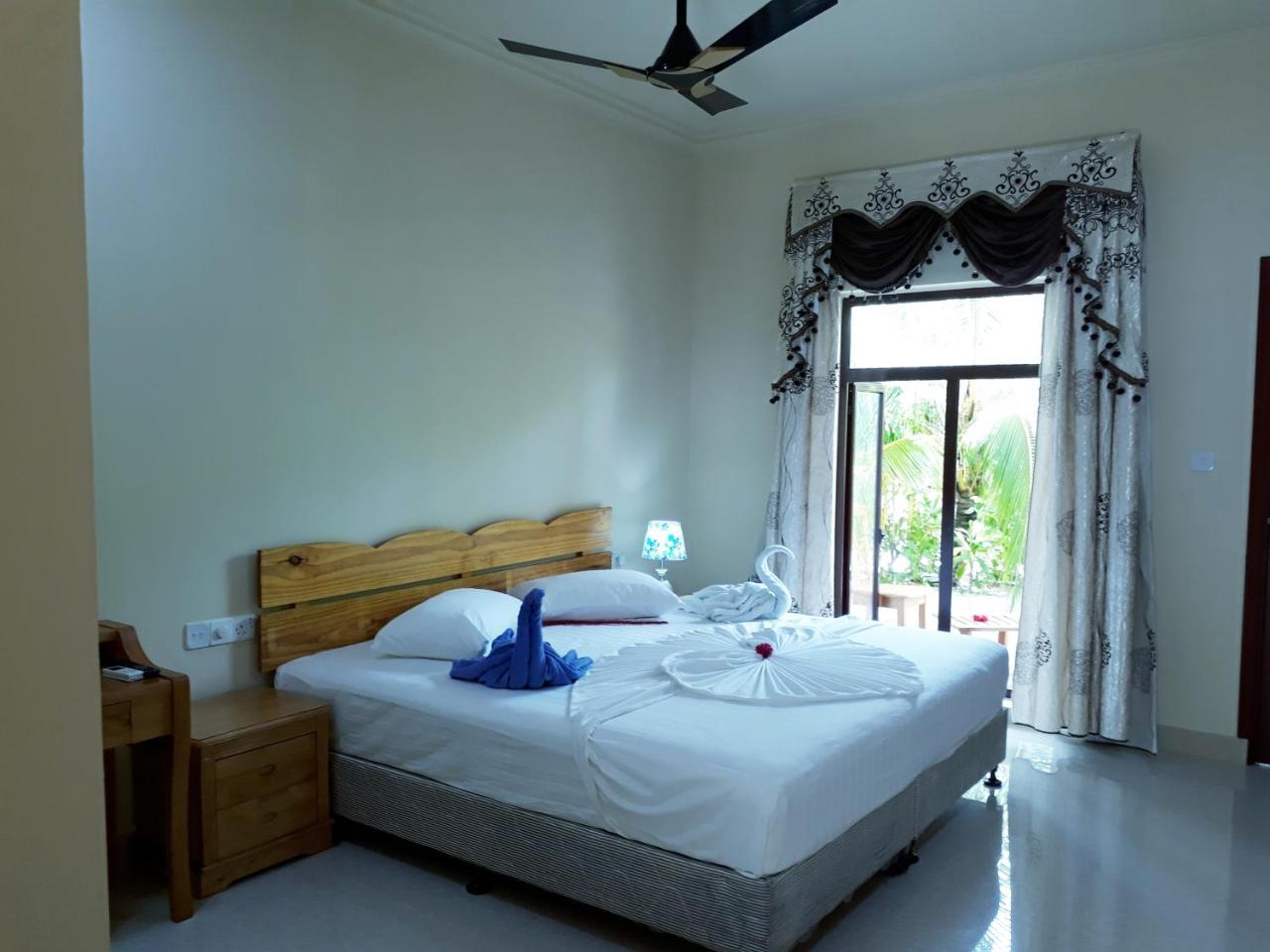 Sunrise Inn Thoddoo Bagian luar foto